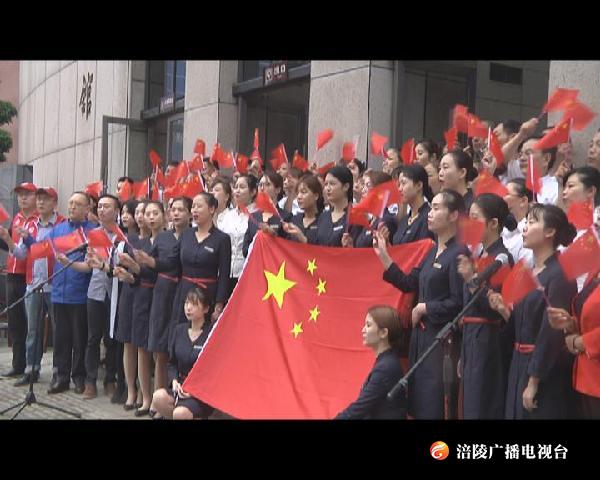 棒棒哒！涪陵志愿者“助阵”景区 让游客快乐安全过节