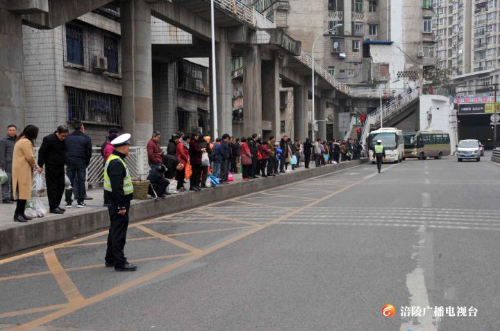 你发现没？乌江二桥西桥头变成这样了！