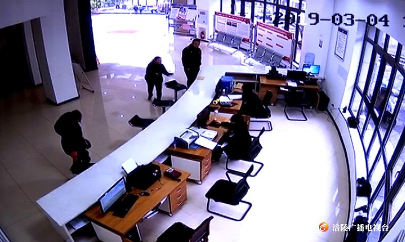 找父母要钱被拒，男子自导自演“绑架”闹剧