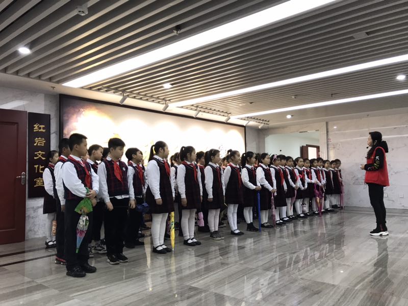 点赞这堂红色教育课：重温革命岁月，传承红岩精神！