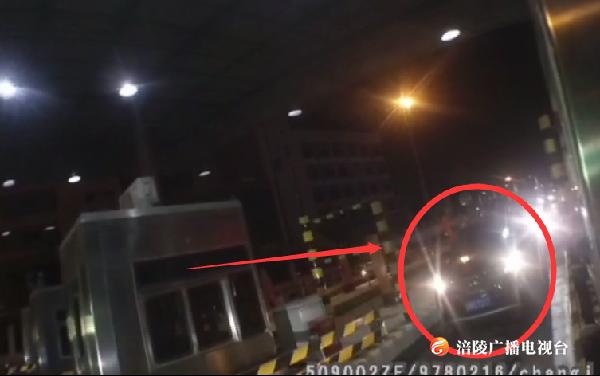 胆子大！酒驾还敢走高速？警察蜀黍查你没商量！