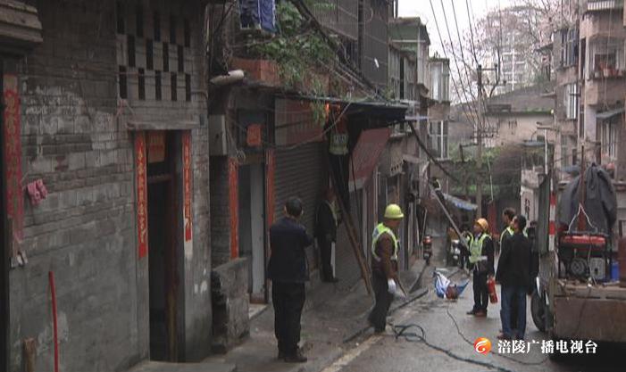 占道经营拆除了，陈年垃圾清运了，黎明社区三抚支路变样啦！