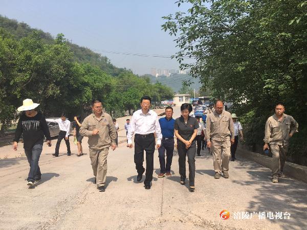 【即时新闻】市人大常委会副主任、党组副书记刘学普 来涪调研环境资源审判工作