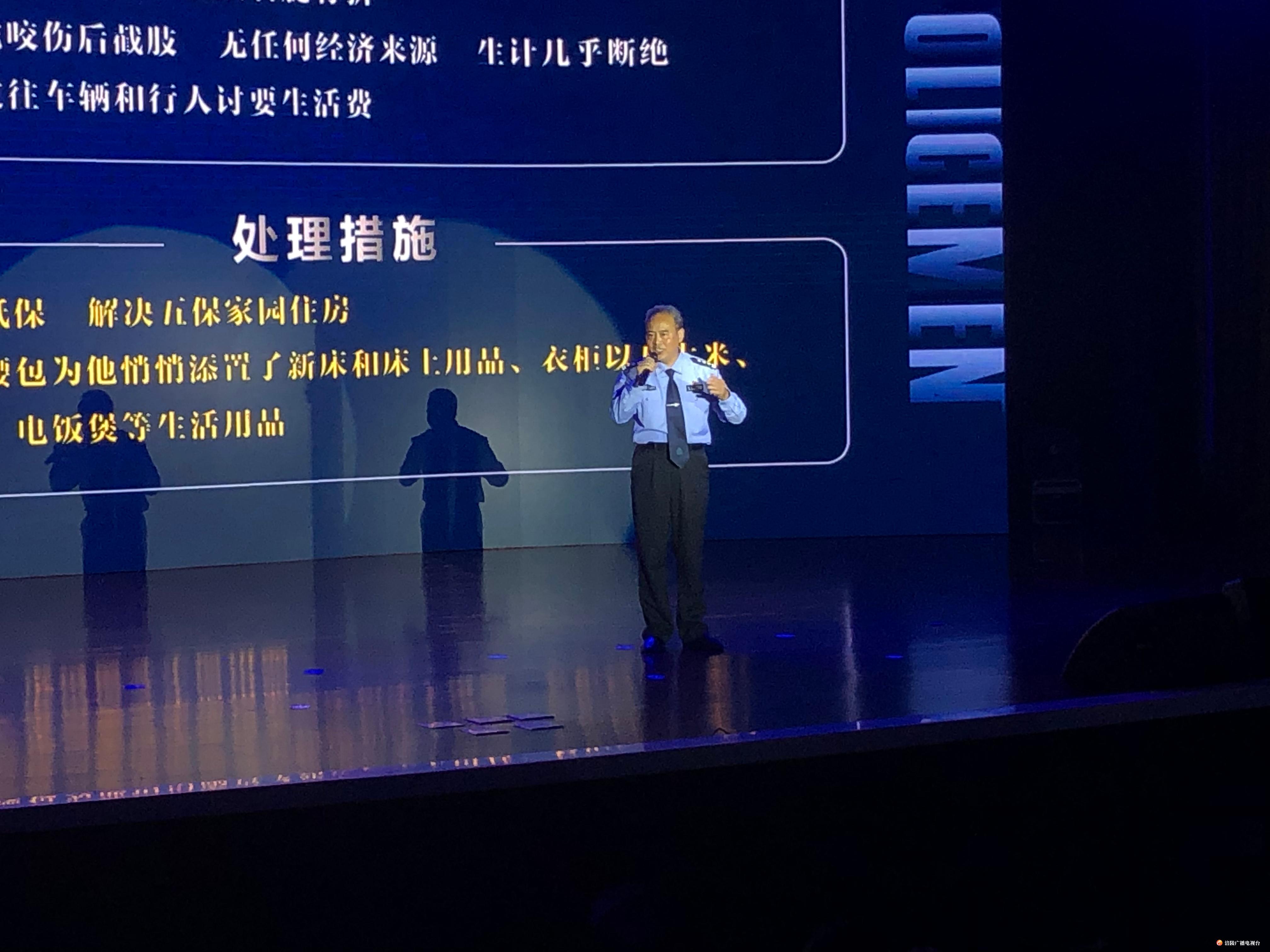 【即时新闻】与劳模齐聚一堂，感受劳动的力量！致敬最美劳动者！