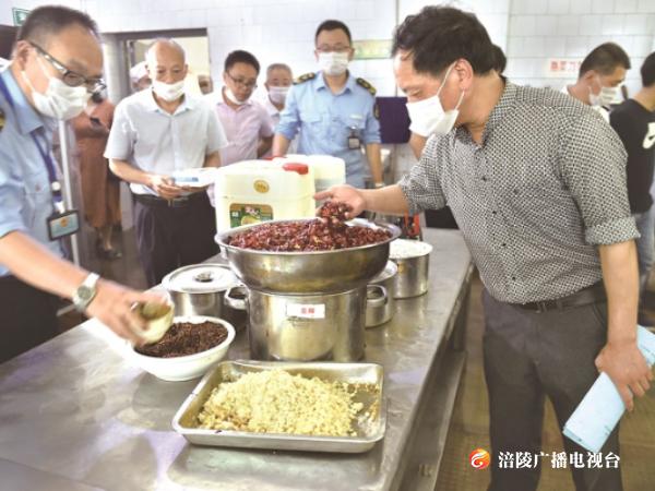【关注高考】联合检查组巡查高考食宿点