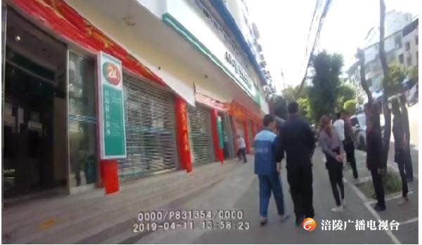 套路深！又是“障眼法”，又是偷梁换柱，“热心”帮老人取款终被抓！