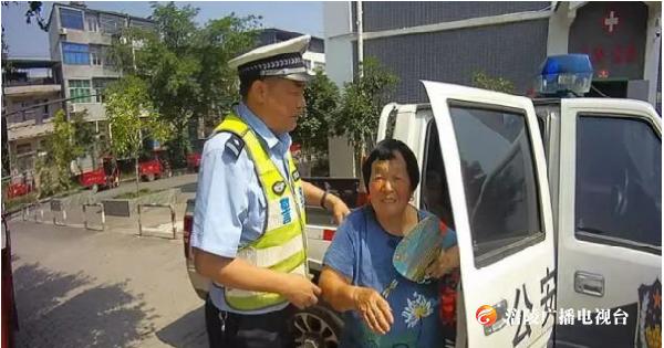 桥断情不断 民警暖心送至目的地