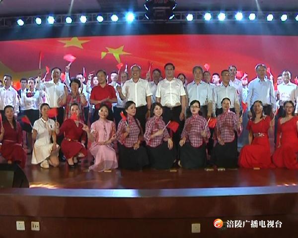 他们用诗歌朗诵音乐会为国庆献礼