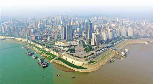 坚持从全局谋划一域以一域服务全局 更加积极主动推动“一圈两群”发展