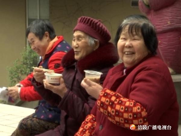 温情腊八节，热粥暖人心