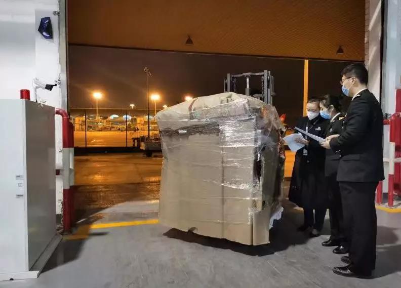 【保障】48960个“海淘”口罩，重庆海关“零延时”快速清关