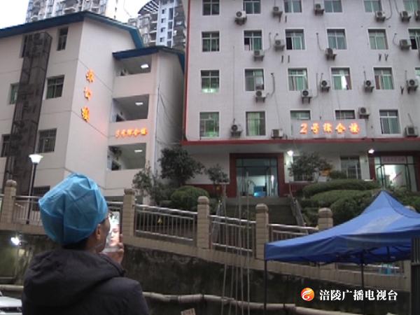 “抗疫夫妻” 隔空喊话“我等着你回来”