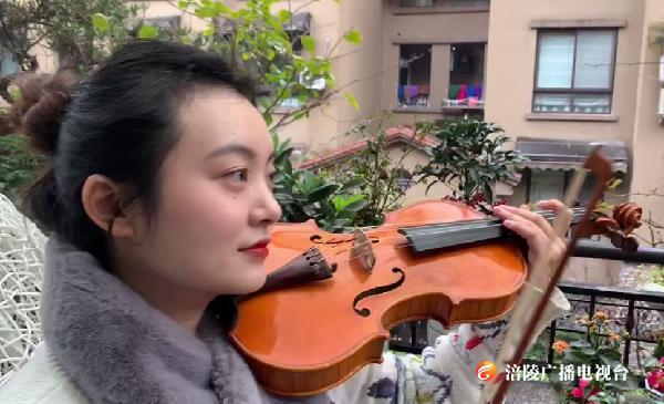 暖心！带学生花式秀音乐，致敬战疫一线工作者！
