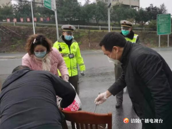 暖心！“银耳哥银耳姐” 谢谢你们