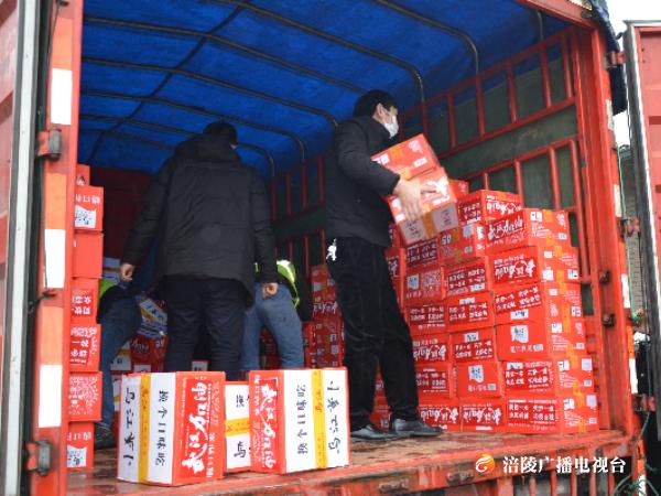 【抗击疫情 彰显中国力量】涪陵城管人向武汉捐赠爱心物资