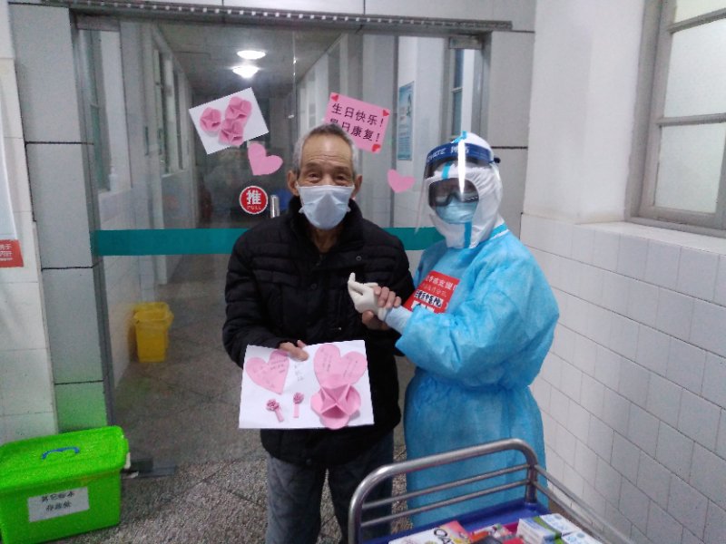 【记者连线】你坚守的样子，真帅！