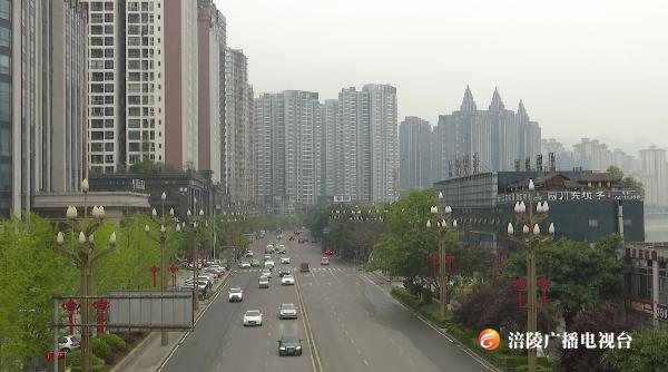 涪陵市民深切哀悼抗击新冠肺炎疫情斗争牺牲烈士和逝世同胞