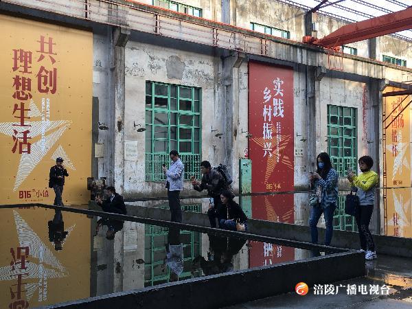 重庆网络大V“打卡”涪陵热门旅游景区