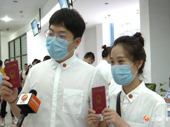 太甜甜甜！“520”婚姻登记处迎来小高峰