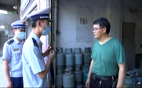 消防检查不留死角  确保易燃易爆场所平安度夏