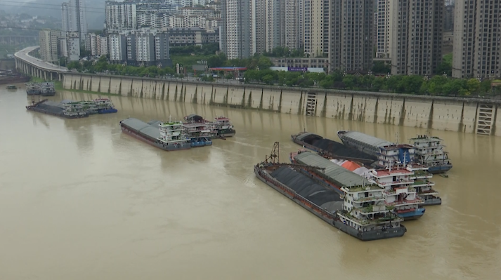 乌江洪峰顺利过境  涪陵段全线禁航