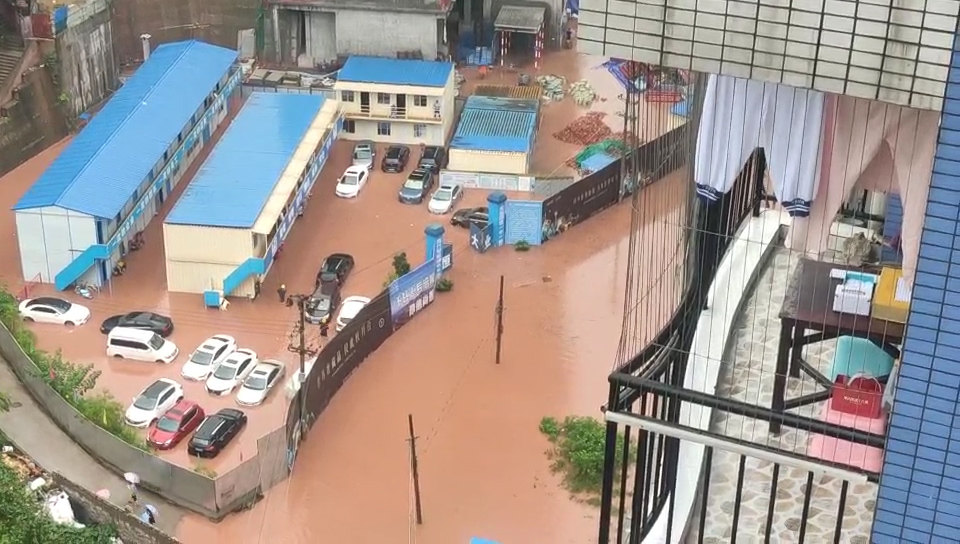 关注！强降雨致城区多路段积水严重