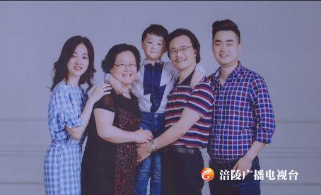 “最美家庭”故事：书香飘万家