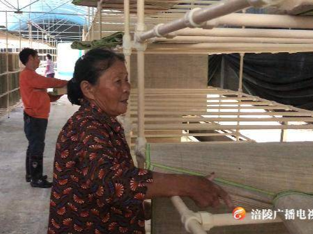 涪陵：扶贫车间圆贫困户就近就业梦