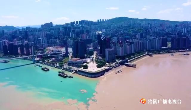 航拍涪陵｜洪峰过境 长乌两江呈现“鸳鸯锅”美景