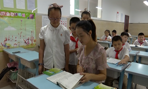 全区中小学明天开学     14万名学生今日完成报名注册
