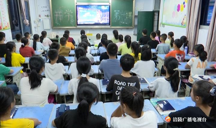 央视《开学第一课》开播：普及防疫知识 弘扬抗疫精神