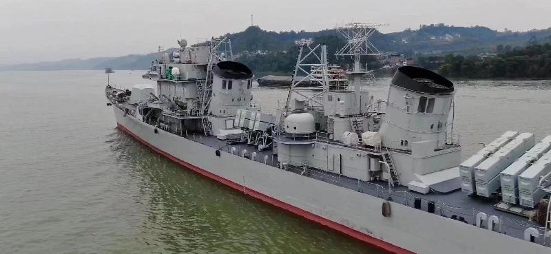 “166珠海舰”抵达涪陵，预计将停靠三天进行部分设备恢复