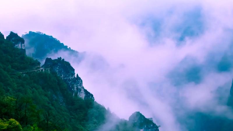 涪陵：梦幻峡谷美如画，薄雾缭绕似仙境