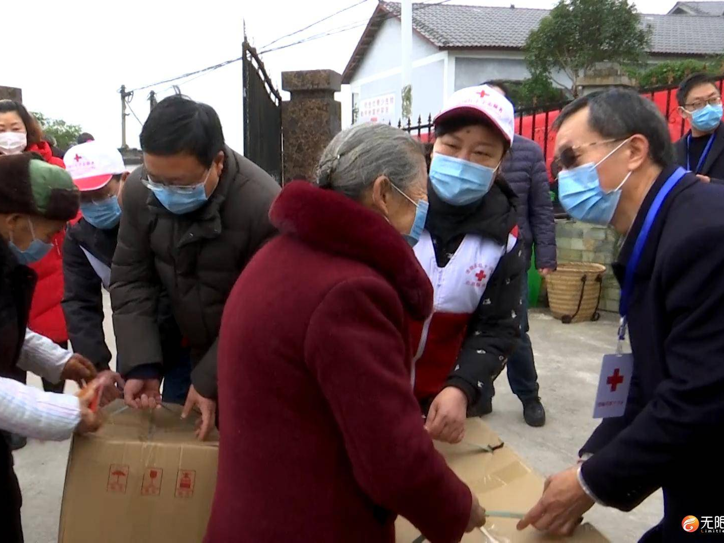 市红会“博爱送万家”在涪启动 7000多个“温暖包”送困难群众