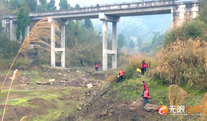 涪陵：李渡街道开展河库清洁志愿活动