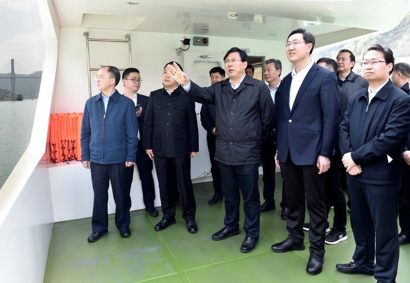 吴存荣巡查乌江涪陵段