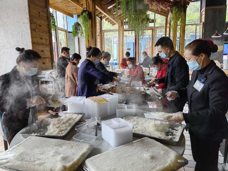 一碗豆花饭 温暖一座城