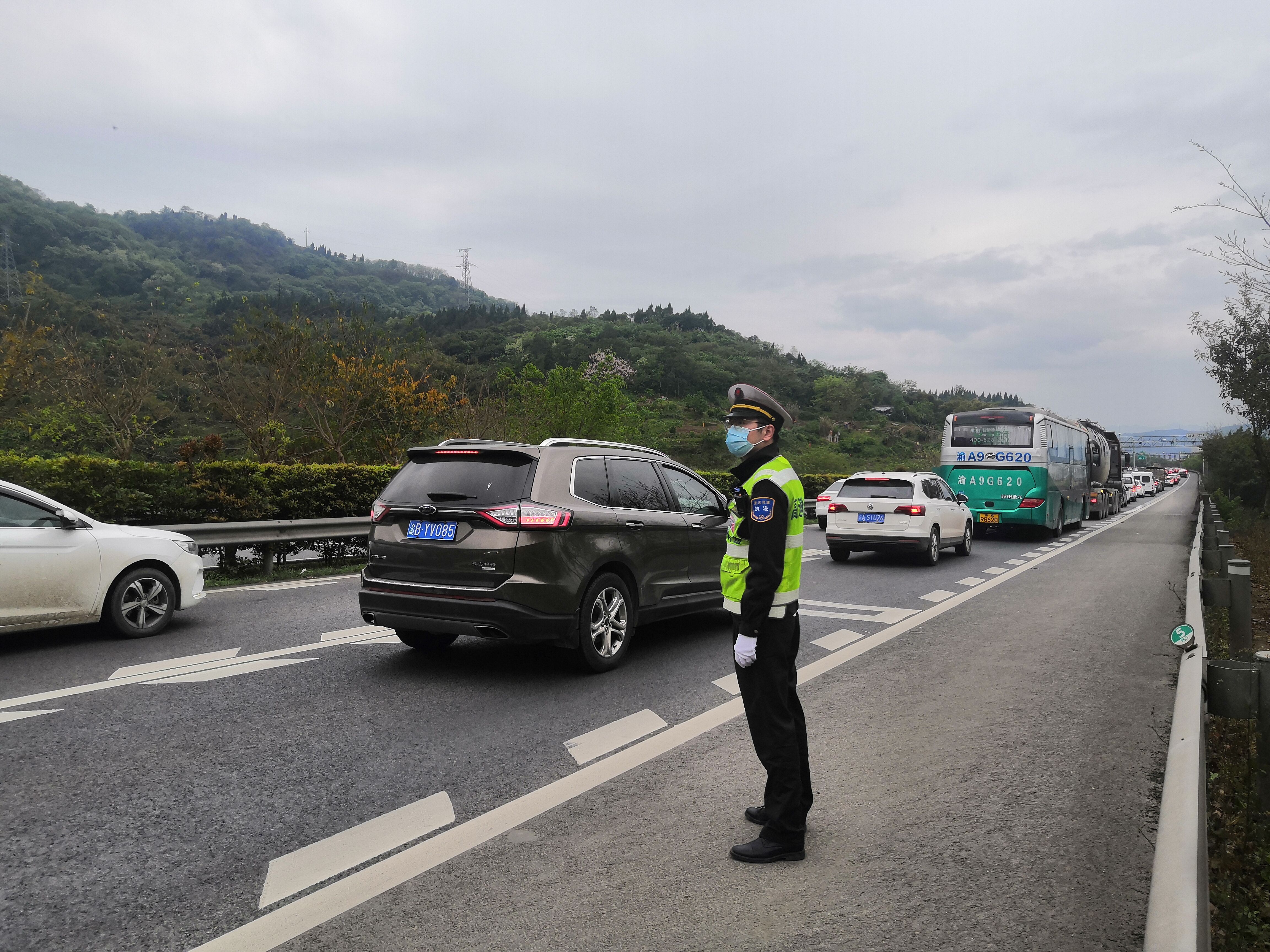 突发！石渝高速公路提前迎来返程高峰