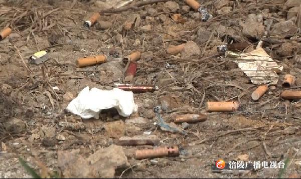 曝光！泽胜中央广场隐蔽处垃圾成堆