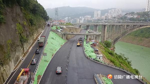 乌江大桥西桥头立交319国道与滨江路连接段今起试通行！