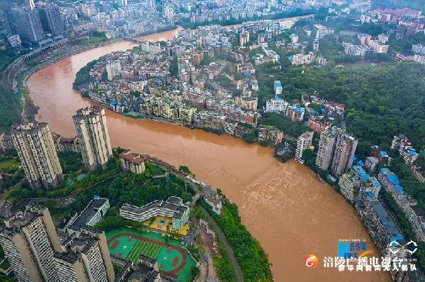 你知道吗？这些平凡的人正在暴雨中守护我们的梦境