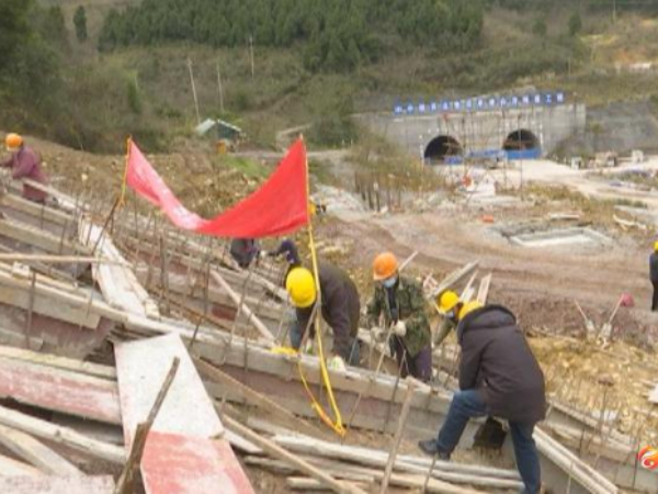 返岗员工“一人一档”  梓白高速公路防疫复工