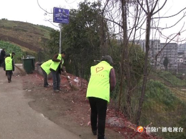 【疫情大考  彰显中国特色社会主义制度优势】志愿服务队筑牢疫情防控基层“卫生防线”