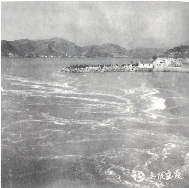 漩门大坝合龙(1977年5月23日 张苗宋摄) 漩门湾为海中玉环本岛与楚门