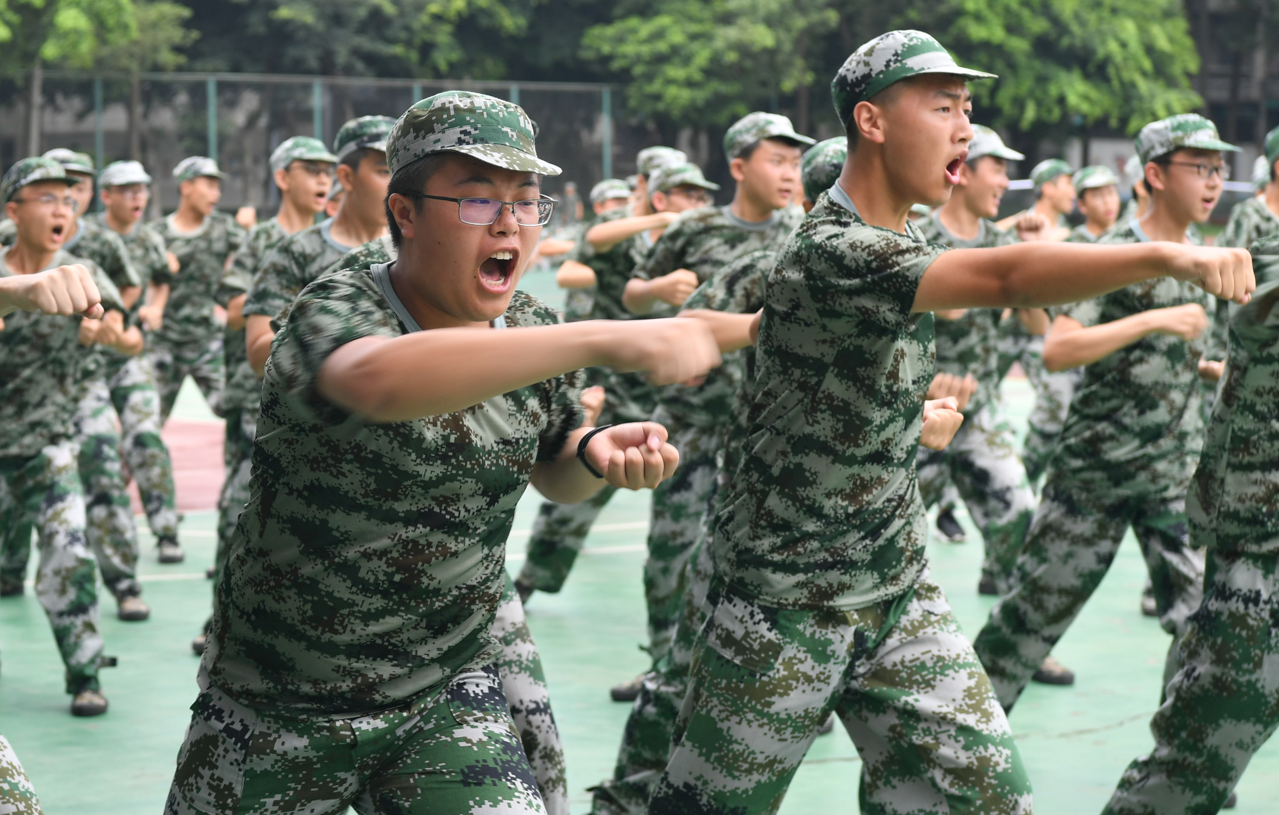 在军训中磨炼钢铁意志,高新学子体验军旅生活