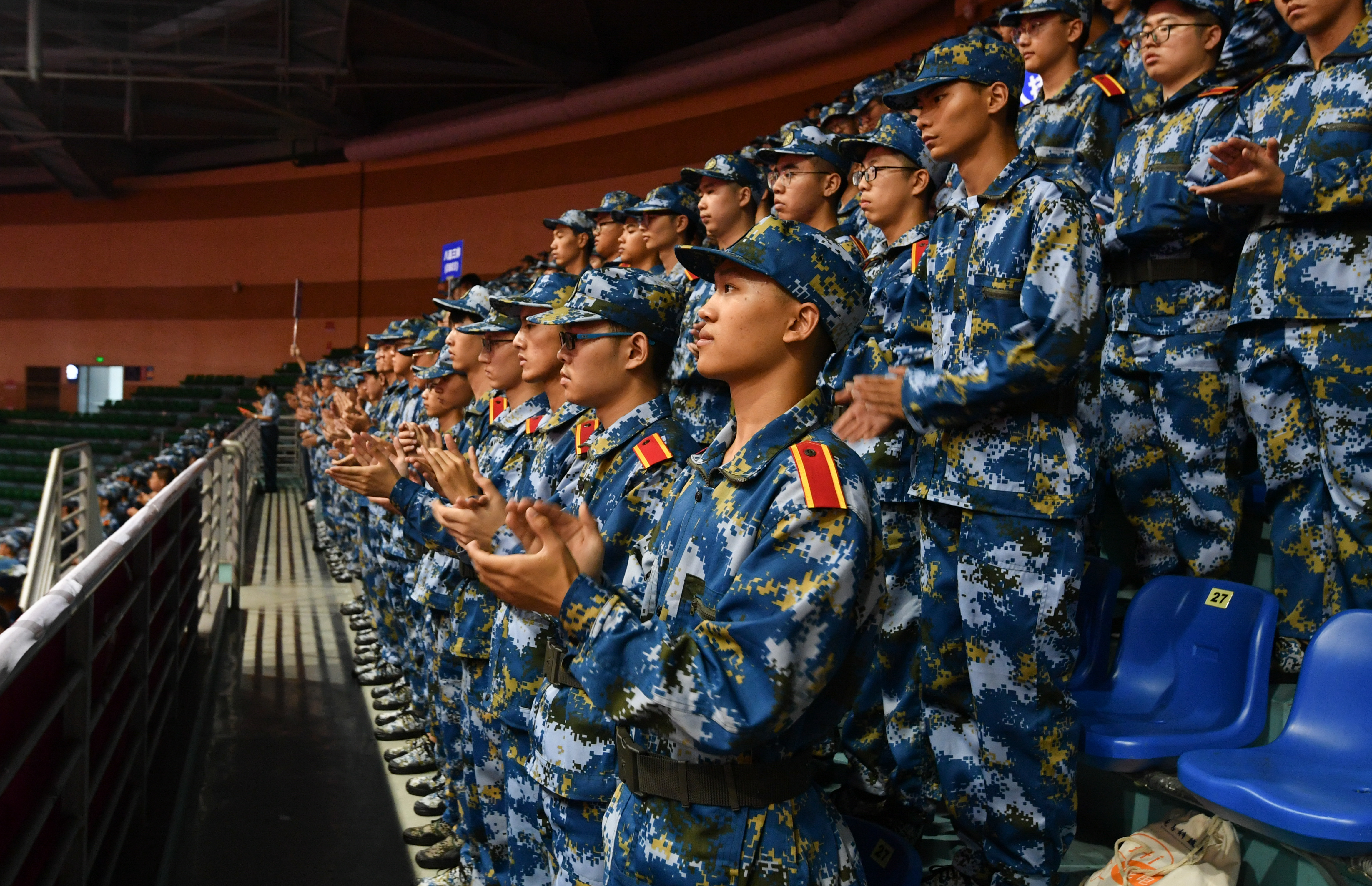 军训来了,电子科大新生整装待训